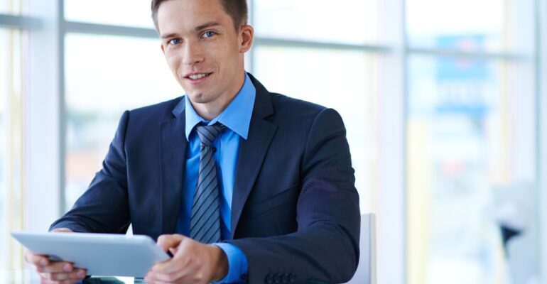 Banking & insurance manager