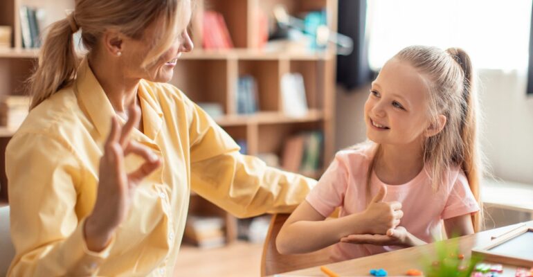 Inclusione e disabilità la comunicazione decodificata dei segni e delle mani