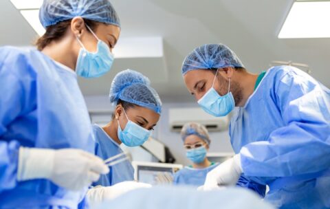 l'infermiere in camera operatoria